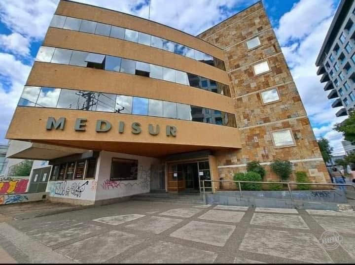 SE ARRIENDA CÓMODO BOX DE ATENCIÓN MÉDICA AMOBLADO- Edificio especialidades MEDISUR