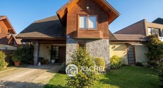 SE VENDE HERMOSA CASA EXCELENTE UBICACIÓN PARA USO HABITACIONAL O COMERCIAL- Portal de la Frontera