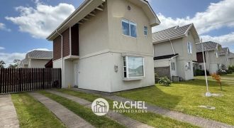SE ARRIENDA IMPECABLE CASA CON 4 DORMITORIOS EN CONDOMINIO