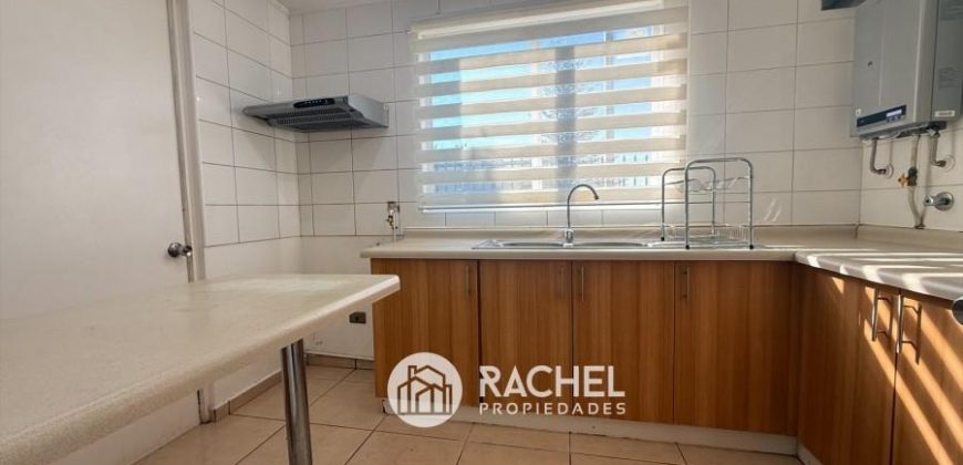 SE VENDE LINDA CASA CON EXCELENTE MANTENCIÓN- Sector Las Mariposas