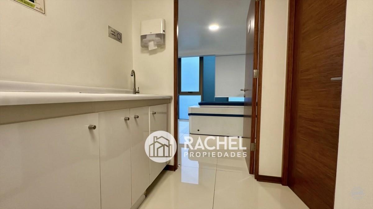 EN VENTA GRAN LOCAL COMERCIAL RENTANDO SECTOR AVDA ALEMANIA