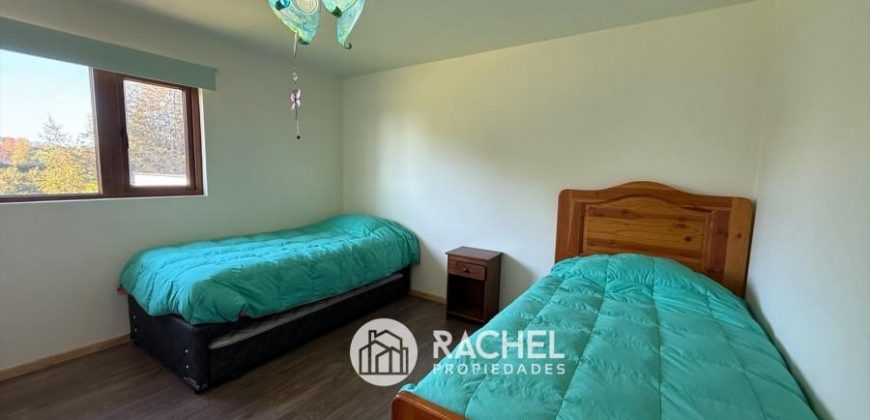 SE ARRIENDA HERMOSA CASA AMOBLADA AÑO CORRIDO – Condominio Country Pucón