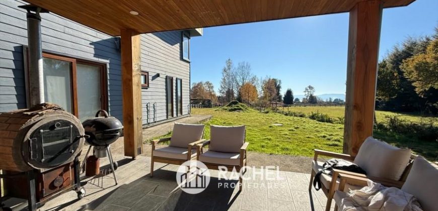 SE ARRIENDA HERMOSA CASA AMOBLADA AÑO CORRIDO – Condominio Country Pucón