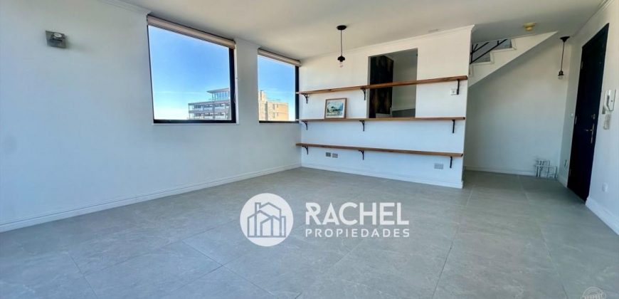 VENTA DE PRECIOSO DPTO DUPLEX REMODELADO EN CALLE HOCHSTETTER