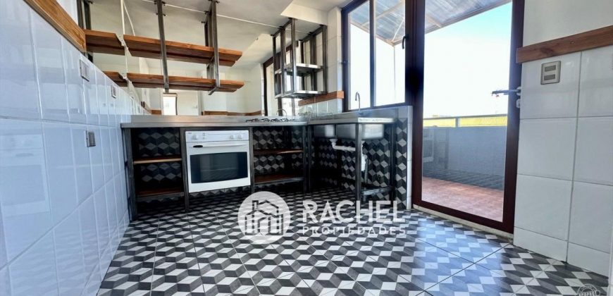 VENTA DE PRECIOSO DPTO DUPLEX REMODELADO EN CALLE HOCHSTETTER
