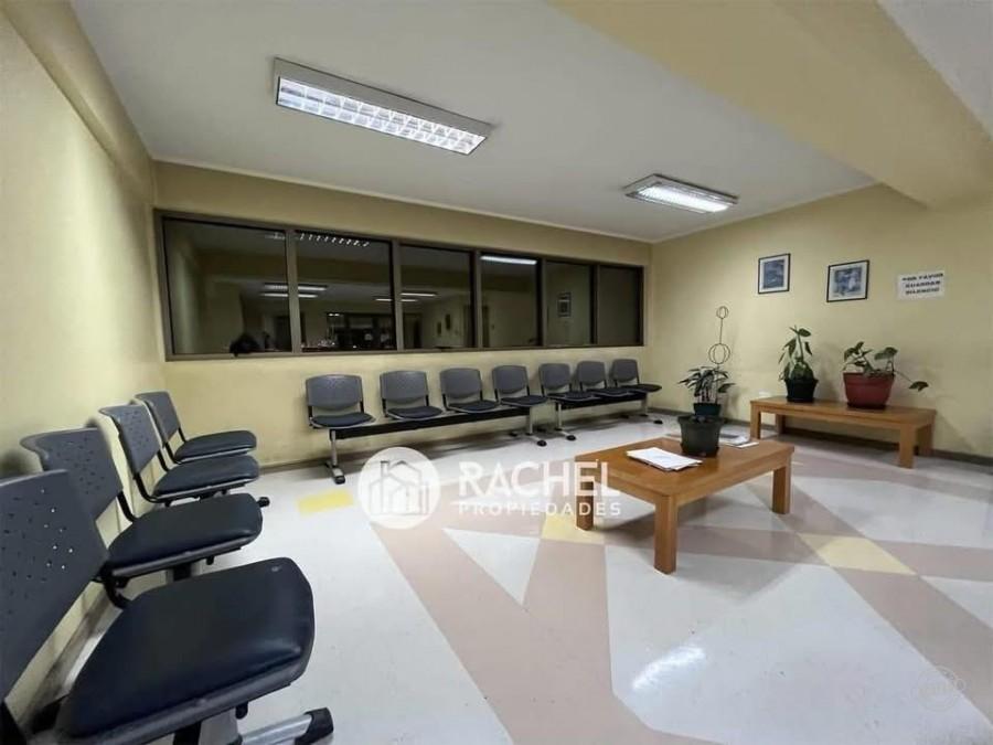 SE ARRIENDA CÓMODO BOX DE ATENCIÓN MÉDICA AMOBLADO- Edificio especialidades MEDISUR