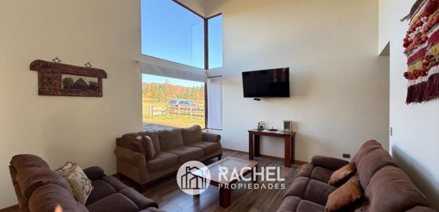 SE ARRIENDA HERMOSA CASA AMOBLADA AÑO CORRIDO – Condominio Country Pucón