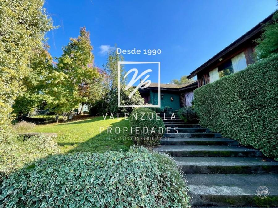 Sector residencial exclusivo 300m2 5 Dormitorios 5 Baños Quincho, Bodega, Piscina, Estar, Amplios Espacios Comunes, Calefacción central a petróleo, Tipo Condominio