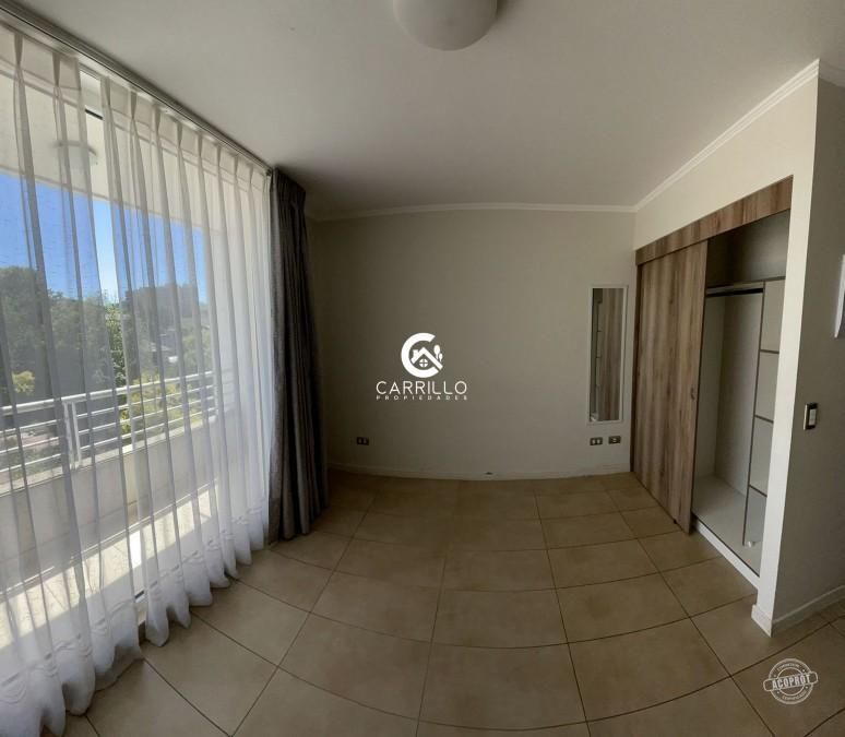 ARRENDAMOS ESTUDIO CON BALCON