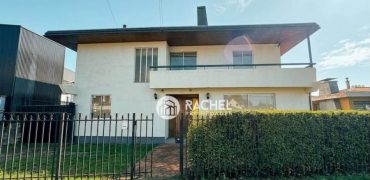 SE VENDE PROPIEDAD CON GRAN TERRENO EN INMEJORABLE UBICACIÓN CON PROYECCIÓN COMERCIAL