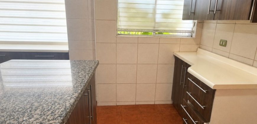 SE ARRIENDA CASA 4 DORMITORIOS 3 BAÑOS + QUINCHO BARRIO LOS CONQUISTADORES