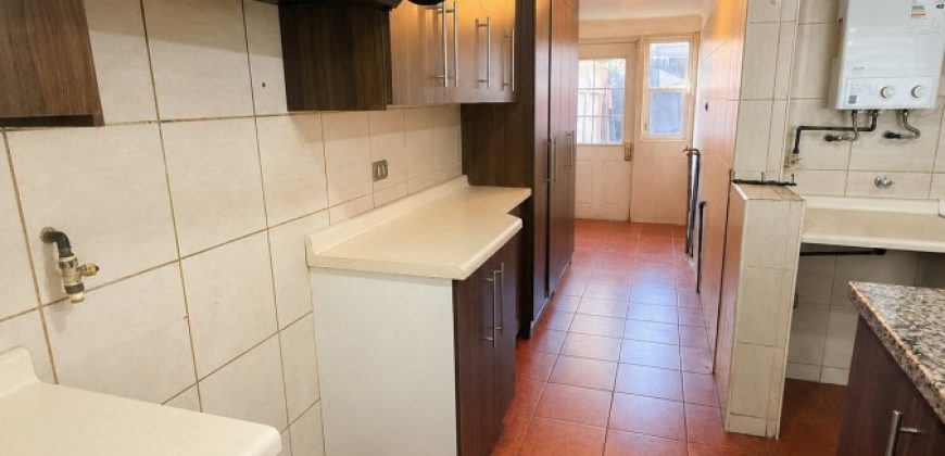 SE ARRIENDA CASA 4 DORMITORIOS 3 BAÑOS + QUINCHO BARRIO LOS CONQUISTADORES