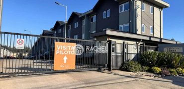 SE ARRIENDA MODERNA CASA TOWNHOUSE NUEVA CONDOMINIO BOTROLHUE – TEMUCO.