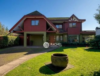 SE VENDE CASA CON GRAN TERRENO PASAJE CERRADO- Sector Barrio Inglés