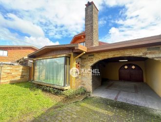 SE ARRIENDA AMPLIA CASA CON 5D- CERCANA A COLEGIO GREEN HOUSE