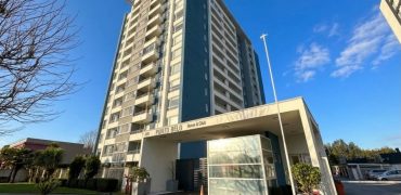 SE ARRIENDA AMPLIO DEPARTAMENTO DE 1 DORMITORIO CON ESTACIONAMIENTO