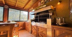 SE VENDE CASA CON GRAN TERRENO PASAJE CERRADO- Sector Barrio Inglés