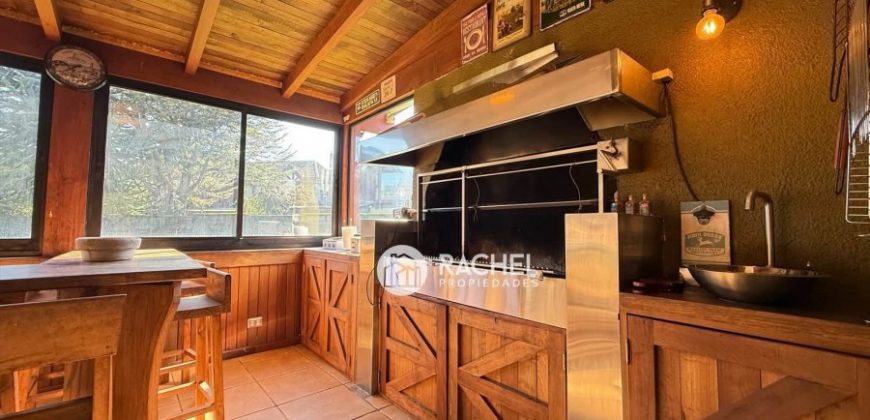 SE VENDE CASA CON GRAN TERRENO PASAJE CERRADO- Sector Barrio Inglés