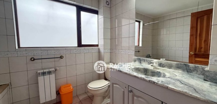 SE ARRIENDA AMPLIA CASA CON 5D- CERCANA A COLEGIO GREEN HOUSE