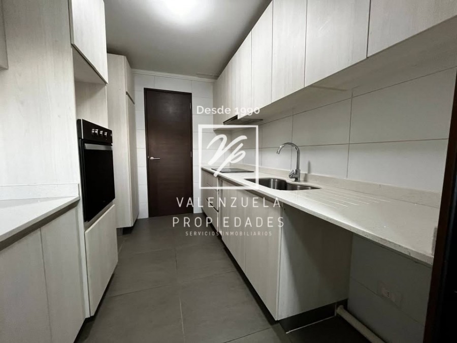 Condominio Vista Golf Amplio y Cómodo A Pasos de Universidad Católica