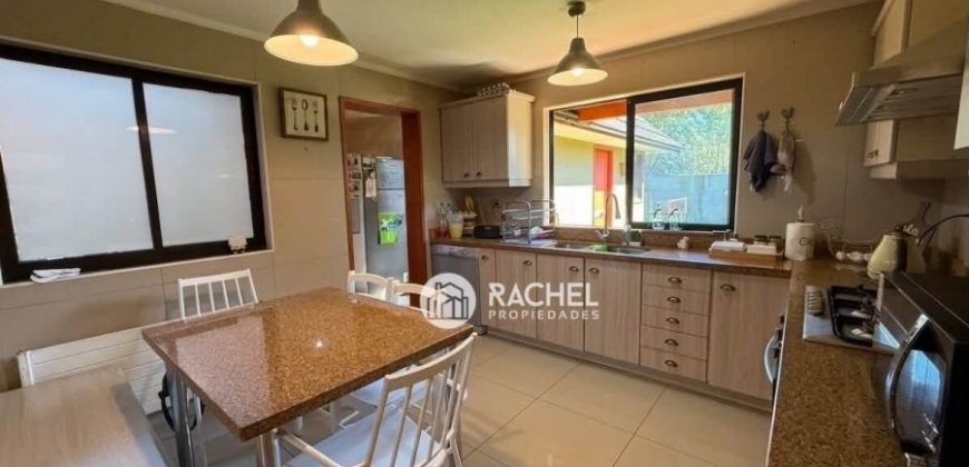 SE VENDE CASA CON GRAN TERRENO PASAJE CERRADO- Sector Barrio Inglés