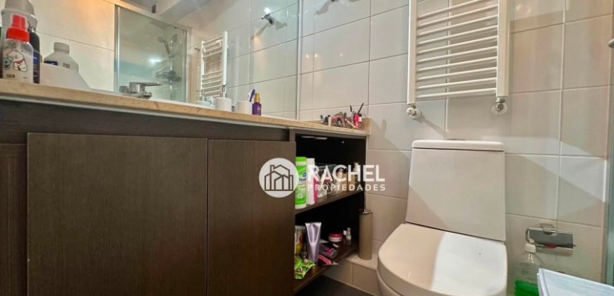 SE ARRIENDA AMPLIO DEPARTAMENTO DE 1 DORMITORIO CON ESTACIONAMIENTO