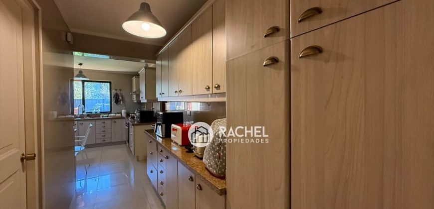 SE VENDE CASA CON GRAN TERRENO PASAJE CERRADO- Sector Barrio Inglés