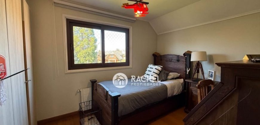 SE VENDE CASA CON GRAN TERRENO PASAJE CERRADO- Sector Barrio Inglés