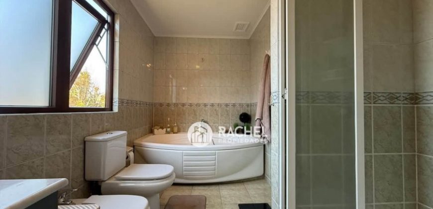 SE VENDE HERMOSA CASA 5D CON QUINCHO Y PISCINA EN PASAJE CERRADO -Sector Barrio Inglés