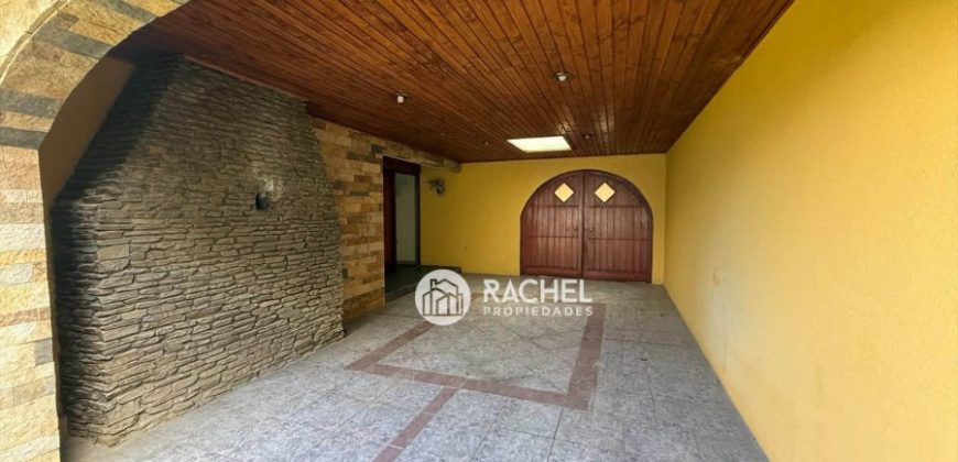 SE ARRIENDA AMPLIA CASA CON 5D- CERCANA A COLEGIO GREEN HOUSE