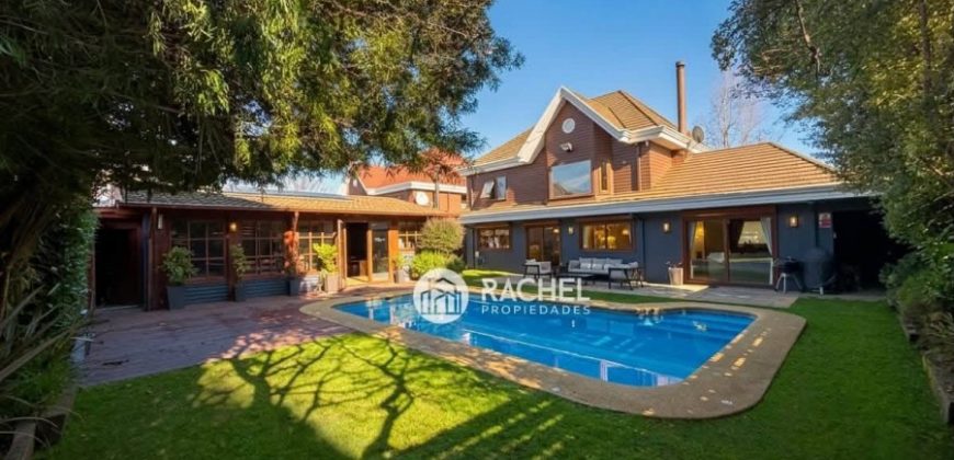 SE VENDE HERMOSA CASA 5D CON QUINCHO Y PISCINA EN PASAJE CERRADO -Sector Barrio Inglés