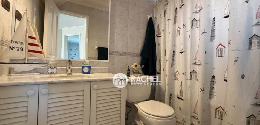 SE VENDE HERMOSA CASA 5D CON QUINCHO Y PISCINA EN PASAJE CERRADO -Sector Barrio Inglés