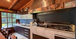 SE VENDE HERMOSA CASA 5D CON QUINCHO Y PISCINA EN PASAJE CERRADO -Sector Barrio Inglés