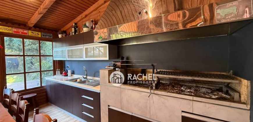 SE VENDE HERMOSA CASA 5D CON QUINCHO Y PISCINA EN PASAJE CERRADO -Sector Barrio Inglés