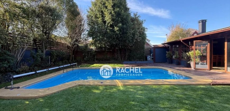SE VENDE HERMOSA CASA 5D CON QUINCHO Y PISCINA EN PASAJE CERRADO -Sector Barrio Inglés