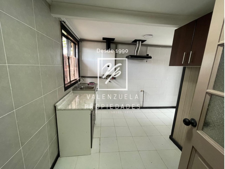 Sector Javiera Carrera Amplio Patio, Excelente Conectividad y Ubicación Privilegiada
