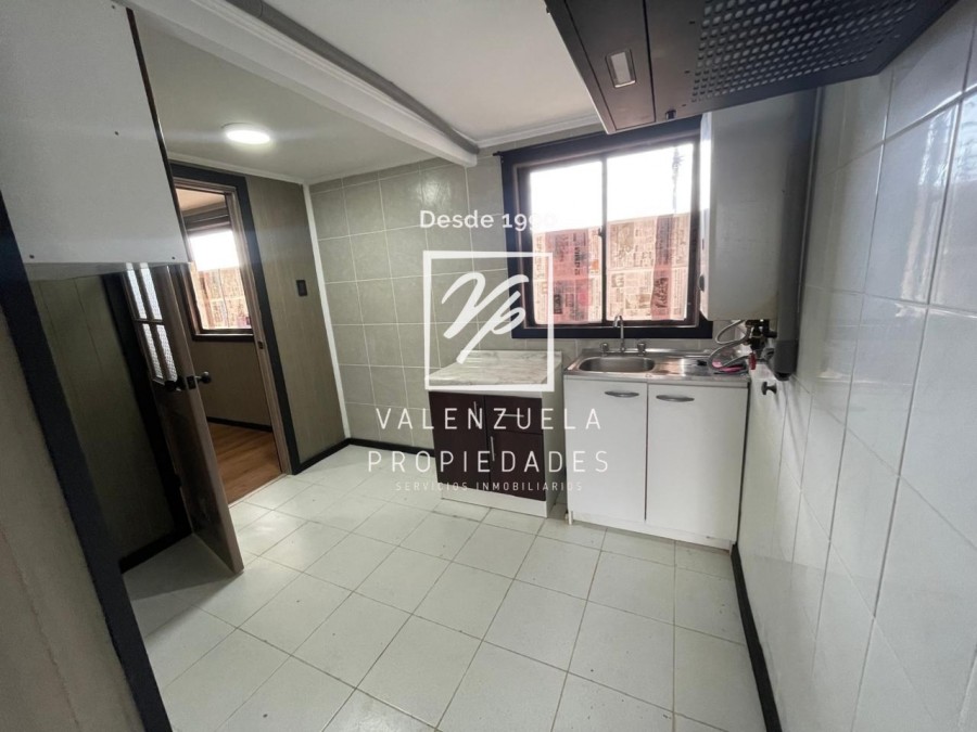 Sector Javiera Carrera Amplio Patio, Excelente Conectividad y Ubicación Privilegiada