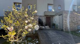 SE ARRIENDA HERMOSA CASA CON QUINCHO EN CONDOMINIO- Sector Barrio Francés