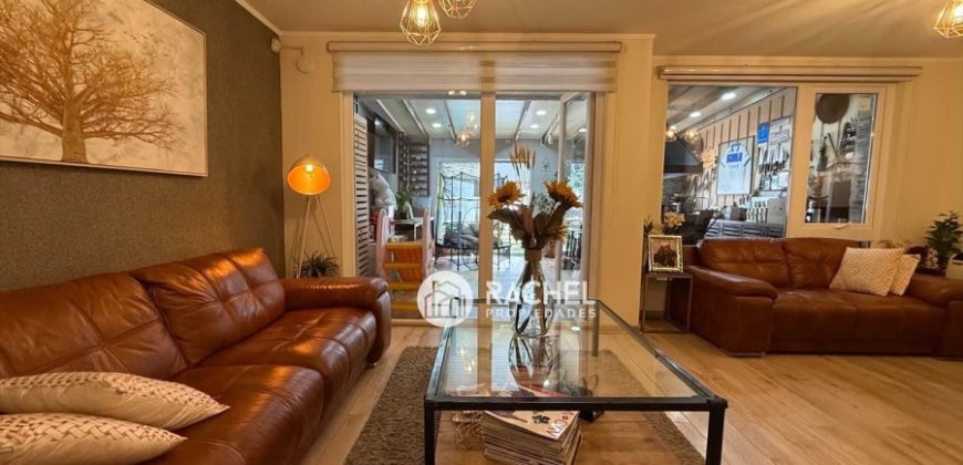SE ARRIENDA HERMOSA CASA CON QUINCHO EN CONDOMINIO- Sector Barrio Francés