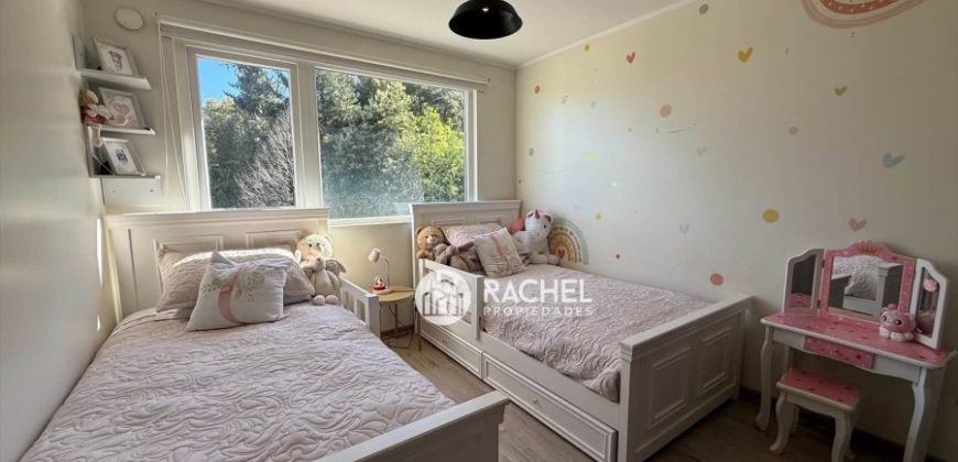 SE ARRIENDA HERMOSA CASA CON QUINCHO EN CONDOMINIO- Sector Barrio Francés