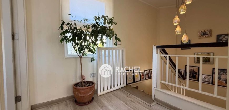 SE ARRIENDA HERMOSA CASA CON QUINCHO EN CONDOMINIO- Sector Barrio Francés