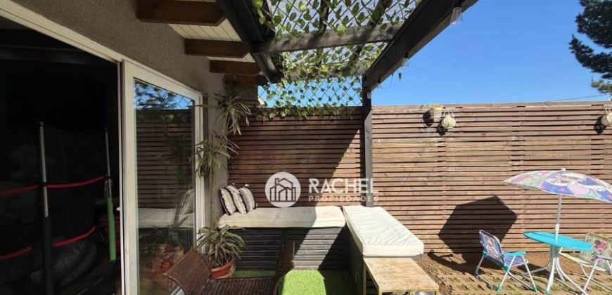SE ARRIENDA HERMOSA CASA CON QUINCHO EN CONDOMINIO- Sector Barrio Francés