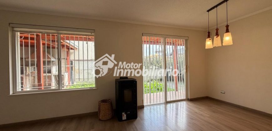 ARRENDAMOS IMPECABLE CASA DE 3 DORMITORIOS Y 3 BAÑOS EN LA COMUNA DE PADRE LAS CASAS CON QUINCHO