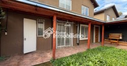 ARRENDAMOS IMPECABLE CASA DE 3 DORMITORIOS Y 3 BAÑOS EN LA COMUNA DE PADRE LAS CASAS CON QUINCHO