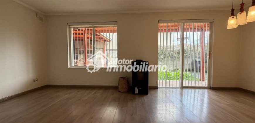 ARRENDAMOS IMPECABLE CASA DE 3 DORMITORIOS Y 3 BAÑOS EN LA COMUNA DE PADRE LAS CASAS CON QUINCHO