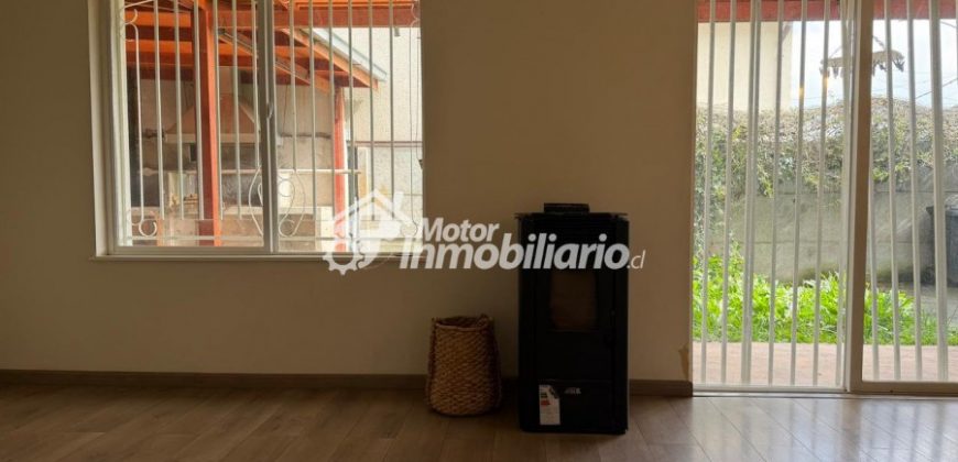 ARRENDAMOS IMPECABLE CASA DE 3 DORMITORIOS Y 3 BAÑOS EN LA COMUNA DE PADRE LAS CASAS CON QUINCHO