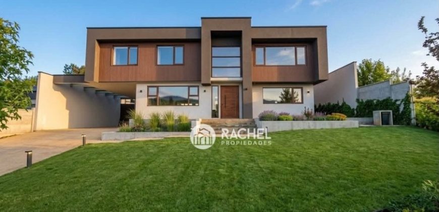Se Vende Hermosa Casa Mediterránea Nueva en Condominio – Lomas del Carmen