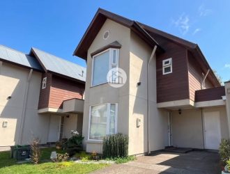 SE ARRIENDA IMPECABLE CASA CON QUINCHO – Condominio Altos del Maipo