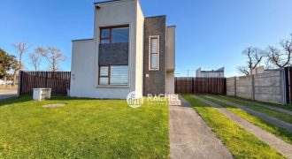 SE VENDE HERMOSA CASA CON GRAN TERRENO- Condominio Mediterráneo