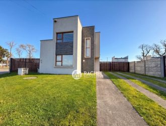SE VENDE HERMOSA CASA CON GRAN TERRENO- Condominio Mediterráneo